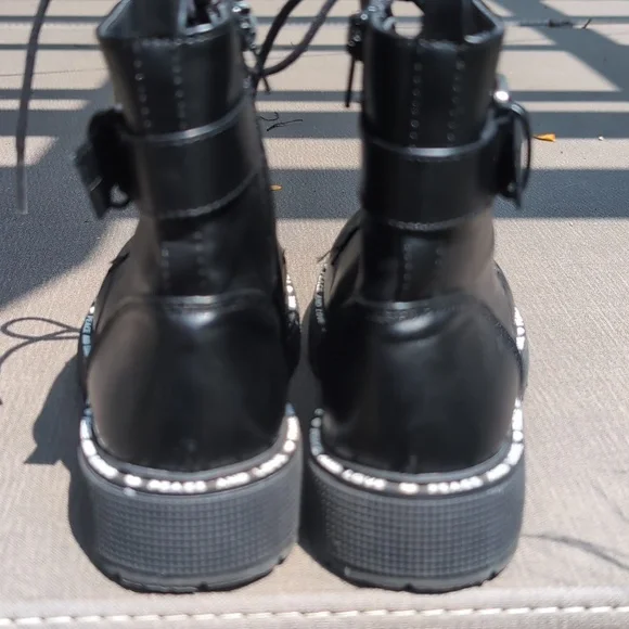 Steve Madden Jollie Fashion Boot With Charms, Sz 2. - Picture 3 of 8